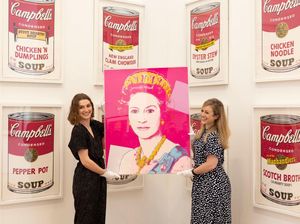 Wah! Lukisan Warhol tentang Ratu Elizabeth II Dilelang Rp 2,7 M