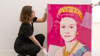 Andy Warhol sukses menggambar Ratu Inggris itu ketika masih muda.  Foto: Getty Images/Dan Kitwood