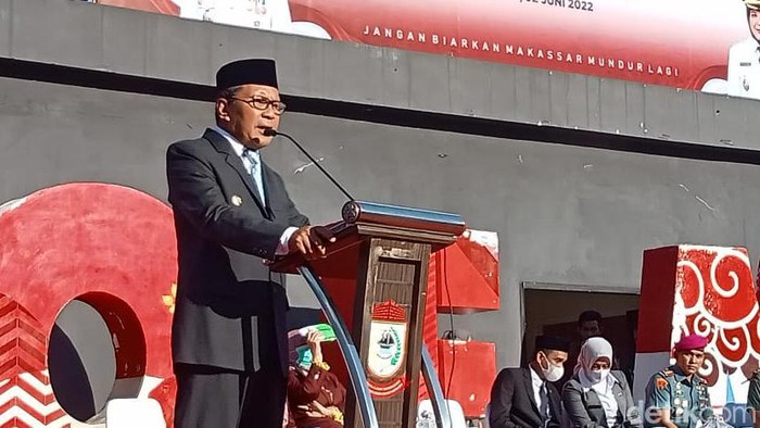Wali Kota Makassar Moh Ramdhan Danny Pomanto melantik pejabat hasil mutasi.