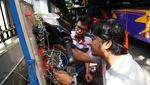Warga Rusun Jatinegara Barat Diajari Perbengkelan dan Tune Up Motor