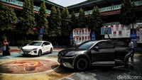Penampakan mobil listrik Hyundai Ioniq saat dihadirkan di SMAN 80, Sunter Agung, Jakarta Utara, Kamis (2/6/2022).