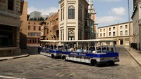 Beberapa adegan di film Jurassic Park berada di Universal Studio California. Di sini, ada tur di mana traveler bisa menjelajahi lokasi syuting. (Getty Images)