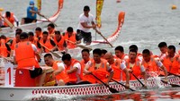Balap perahu naga adalah kegiatan tradisional rakyat Tiongkok.