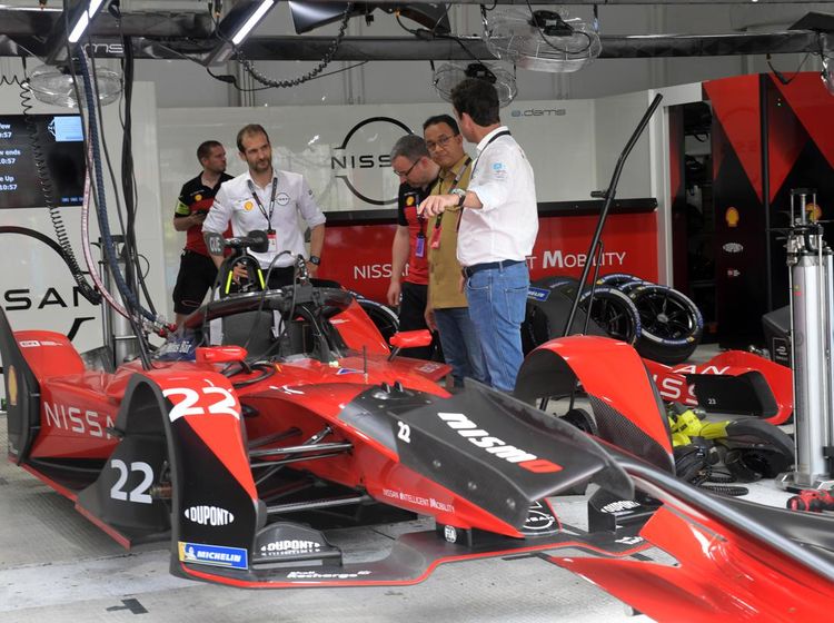 Saat Anies Tinjau Paddock Tim Formula E