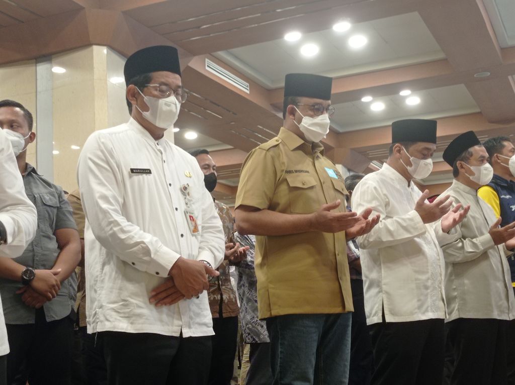 Anies salat gaib untuk putra Ridwan Kamil, Eril (Foto: Wilda/detikcom)