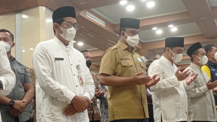 Anies salat gaib untuk putra Ridwan Kamil, Eril (Foto: Wilda/detikcom)