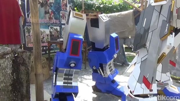 Anwar Maulana (42), warga Subang pembuat replika Gundam raksasa