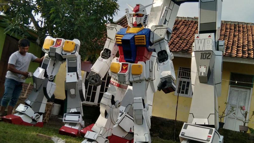 Viral Warga Subang Buat Figur Robot Gundam Berukuran Raksasa