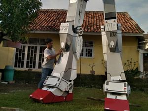 Snapshot: Melihat Gundam Raksasa Buatan Warga Subang yang Viral