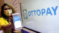 Direktur PT Reksa Transaksi Sukses Makmur (OttoPay) Grace Sunarjo mengungkapkan UMKM bisa berkembang dengan cepat salah satunya dengan sistem waralaba/franchise dan tentunya dengan dukungan digitalisasi. 