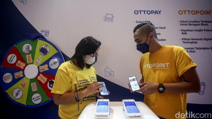 Kecanggihan teknologi bikin proses transaksi ekonomi kian mudah dengan pembayaran digital. Tak cuma uang tunai, belanja di warung kini bisa melalui EDC dan QRIS