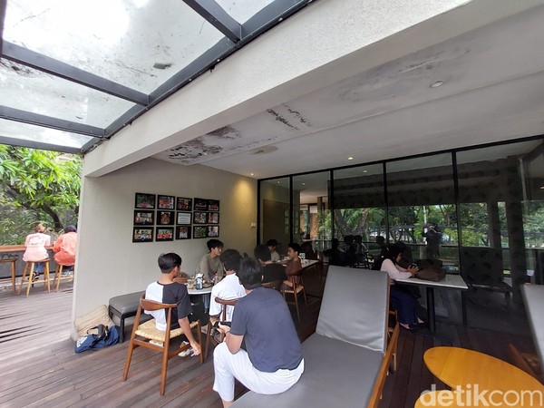 Adapun bagian favorit dari detikcom adalah pajangan foto-foto anak-anak yang menerima bantuan dari yayasan. Adapun bagian favorit dari detikcom adalah pajangan foto-foto anak-anak yang menerima bantuan dari yayasan.