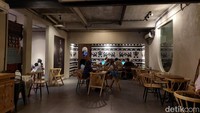 Satu hal yang menarik dari Kopi Bajawa Flores adalah beberapa persen dari pendapatan kedai akan disumbangkan untuk keperluan anak-anak di NTT. Keren!