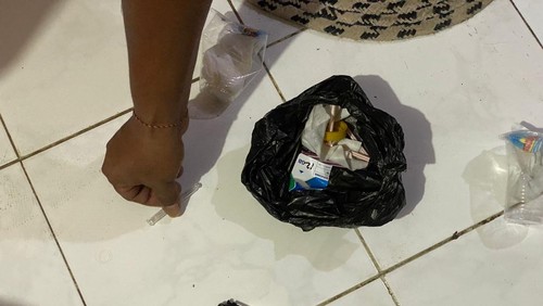 Barang bukti pelaku NWES dibekuk Polresta Mataram di sebuah kontrakannya di Jalan Pakis, BTN Sweta Indah, Lingkungan Sayo Baru, Kelurahan Turida Mataram.