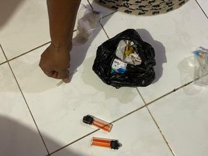Wanita Asal Mataram Dibekuk Saat Jajakan Sabu Milik Bos Suami