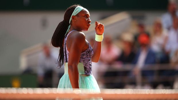 PARIS, FRANCE - JUNE 02:  Coco Gauff of United States celebrates a point against Martina Trevisan of Italy during the Women's Singles Semi Final on day 12 at Roland Garros on June 02, 2022 in Paris, France. (Photo by Adam Pretty/Getty Images)