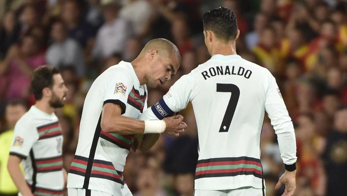 Portugals defender Pepe gives the captains armband to Portugals forward Cristiano Ronaldo during the UEFA Nations League, league A group 2 football match between Spain and Portugal, at the Benito Villamarin stadium in Seville on June 2, 2022. (Photo by CRISTINA QUICLER / AFP) (Photo by CRISTINA QUICLER/AFP via Getty Images)