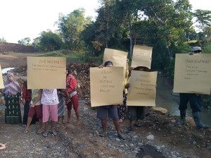 Kunjungan Wapres ke Mojokerto Diwarnai Demo Warga Tuntut Setop Galian C