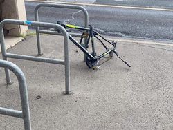 Deretan Momen Apes Netizen, Kasihan Tapi Juga Bikin Ketawa