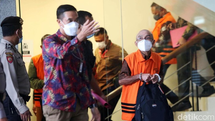 Eks Wali Kota Yogyakarta Haryadi Suyuti ditetapkan sebagai tersangka kasus dugaan suap pengurusan izin apartemen di Yogyakarta. Haryadi pun langsung ditahan oleh KPK, Jumat (3/6/2022).