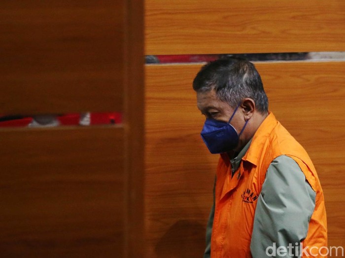 Eks Wali Kota Yogyakarta Haryadi Suyuti ditetapkan sebagai tersangka kasus dugaan suap pengurusan izin apartemen di Yogyakarta. Haryadi pun langsung ditahan oleh KPK, Jumat (3/6/2022).