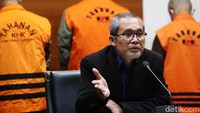 Wakil Ketua KPK Alexander Marwata mengatakan dalam penangkapan Haryadi dkk, KPK mengamankan sejumlah uang dalam pecahan dolar sebagai barang bukti. Totalnya ada USD 27.258.