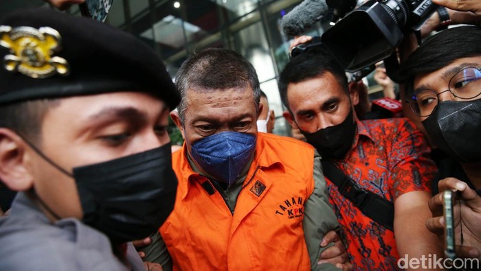 Eks Wali Kota Yogyakarta Haryadi Suyuti ditetapkan sebagai tersangka kasus dugaan suap pengurusan izin apartemen di Yogyakarta. Haryadi pun langsung ditahan oleh KPK, Jumat (3/6/2022).