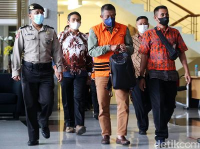 Eks Wali Kota Yogyakarta Berompi Tahanan KPK