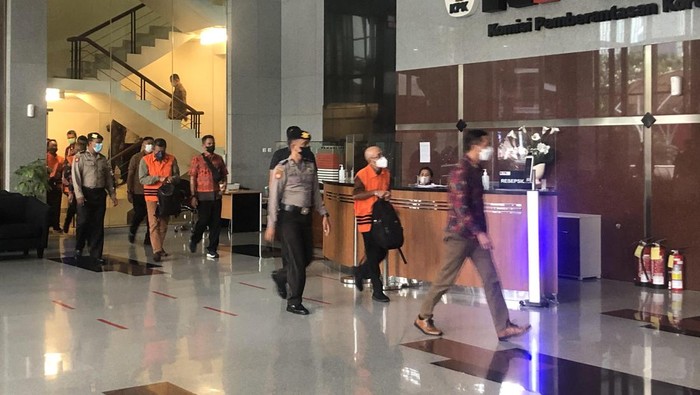 Eks Walkot Yogyakarta Haryadi Suyuti mengenakan rompi oranye. (Foto: Hanafi/detikcom)