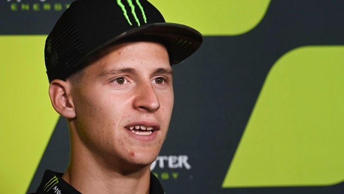 BARCELONA, SPAIN - JUNE 02: Fabio Quartararo of France and Monster Energy Yamaha MotoGP Team speaks during the press conference pre event during the MotoGP of Catalunya - Previews at Circuit de Barcelona-Catalunya on June 02, 2022 in Barcelona, Spain. (Photo by Mirco Lazzari gp/Getty Images)