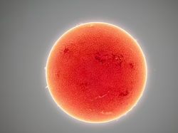 Foto Terbaru Matahari, Sedang Aktif-aktifnya