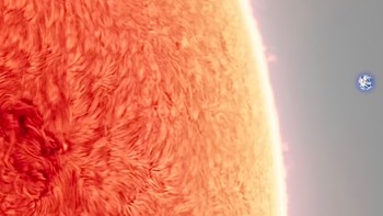 Aktivitas ini menghasilkan semburan Matahari dan ejeksi massa koronal (Coronal Mass Ejection/CME), semburan energi yang kuat yang dapat mengarahkan ledakan berbahaya ke Bumi. Foto: @cosmic-background