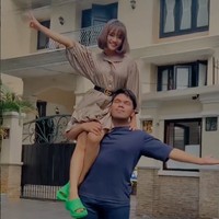 Sebagai pasangan kekasih, Fuji dan Thoriq memang memiliki cukup banyak penggemar. Keduanya pun tampak cukup aktif membagikan momen-momen kebersamaan mereka ke akun Instagram pribadi masing-masing. Foto: Instagram