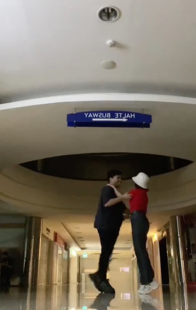 Melalui salah satu unggahan Instagramnya, Fuji dan Thoriq sempat terlihat menari bersama di dalam sebuah gedung. Aksi romantis keduanya pun seringkali membuat netizen menjadi baper. Foto: Instagram