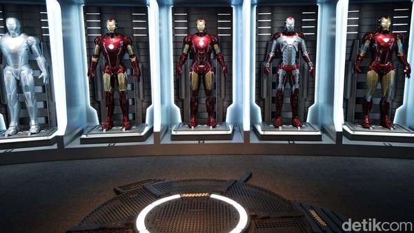 Koleksi armor Iron Man dipamerkan di PIM 3. Pameran Marvel terbesar se-Asia Tenggara ini menawarkan berbagai cerita terbaik Marvel Studios yang pernah dirilis selama satu dekade terakhir. 