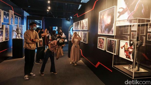 Pameran Marvel Studios: A Universe of Heroes Exhibition Indonesia digelar di Pondok Indah Mall (PIM) 3, Jaksel. Terdapat berbagai properti asli di film-film MCU yang bisa dilihat.