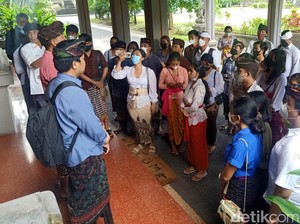 Alumni SMA Bali Mandara Kecewa Jadwal Audiensi dengan DPRD Tentatif