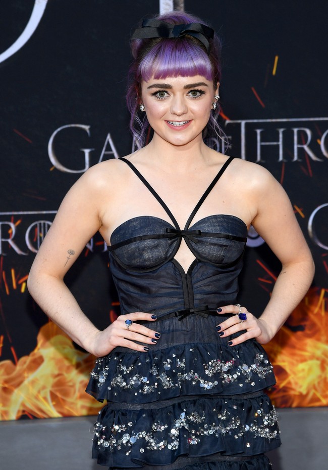 Maisie Williams juga dinilai lebih mengeksplor gaya busana setelah berhubungan dengan Reuben Selby. Foto: Getty Images