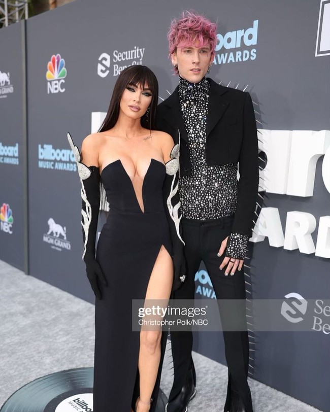 Sejak berpacaran dengan Machine Gun Kelly, gaya busananya di karpet merah Megan Fox semakin jadi perhatian. Ia pun tak ragu untuk tampil lebih fierce dan gotik.Foto: Instagram