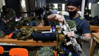 Invasi Rusia ke Ukraina yang berlangsung sejak 24 Februari membuat warga Taiwan ramai-ramai berlatih menembak. Pasalnya, invasi itu meningkatkan kecemasan mereka akan kemungkinan China menyerang negara itu.  