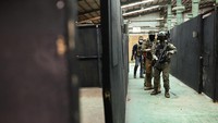 Seorang pejabat perusahaan pelatihan keterampilan tempur di Taiwan mengatakan sejak perang di Ukraina dimulai tiga bulan lalu, pendaftaran meningkat hampir empat kali lipat untuk pelatihan tentang cara menggunakan senjata airsoft gun, atau perangkat berdaya rendah yang dirancang untuk menembakkan proyektil non-logam.
