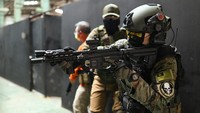 Sementara itu, Taiwan telah meningkatkan kewaspadaannya. Taipei melaporkan tidak ada gerakan militer yang tidak biasa oleh Beijing.