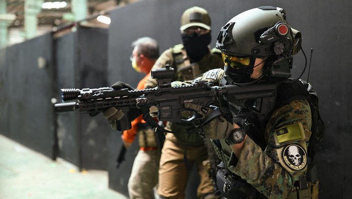 Gegara Ini, Warga Taiwan Ramai-ramai Ikut Latihan Menembak Invasi Rusia ke Ukraina membuat warga Taiwan ramai-ramai latihan menembak. Invasi itu meningkatkan kecemasan mereka akan kemungkinan serangan China ke Taiwan.