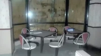Banyak netizen tertarik dengan temuan gerai McD yang terbengkalai ini. Mereka mencermati satu per satu bagian dari interior yang tersisa.