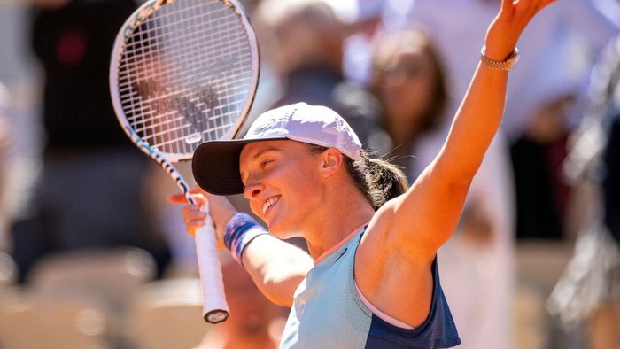 PARIS, FRANCE JUNE 2.  Iga Swiatek of Poland celebrates her victory against Daria Kasatkina during the Singles Semi-Final match on Court Philippe Chatrier at the 2022 French Open Tennis Tournament at Roland Garros on June 2nd 2022 in Paris, France. (Photo by Tim Clayton/Corbis via Getty Images)