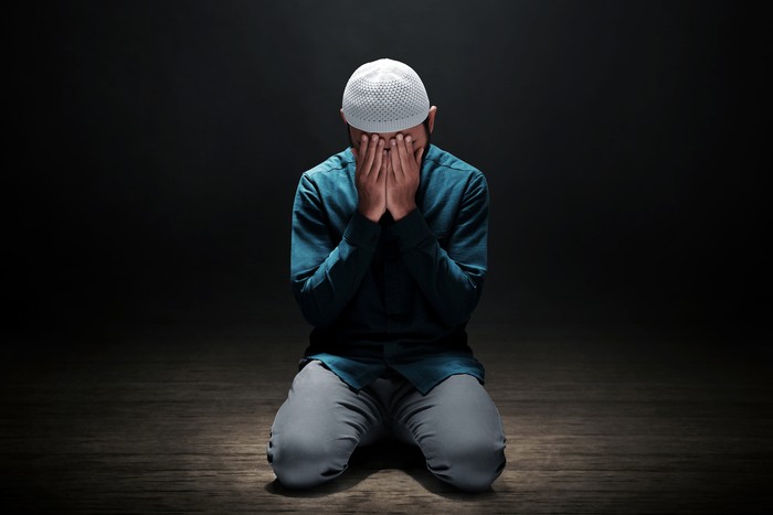 Ilustrasi muslim menangis