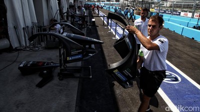 Lihat, Betapa Sibuknya Tim Formula E di Paddock Sirkuit Ancol
