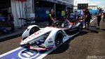 Lihat, Betapa Sibuknya Tim Formula E di Paddock Sirkuit Ancol