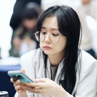 Ayah Jang Nara, Joo Hoseong pun angkat bicara perihal pernikahan putrinya. Dia mengungkap bahwa pihak keluarga telah dipertemukan untuk membahas pernikahan tahun lalu. Aktris 41 tahun itu juga akan memulai syuting drama Korea terbaru setelah menikah sekitar Agustus-September. Foto: dok. Instagram @nara0318