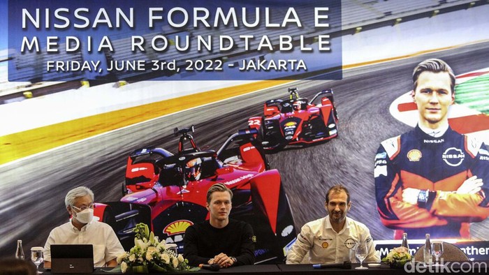 Jelang Ngegas Besok, Nissan Indonesia Perkenalkan Pebalap Formula E Nissan Indonesia memperkenalkan Tim Nissan e.dams yang akan bertarung di Formula E Jakarta 2022. Mereka juga memperkenalkan para pebalapnya.